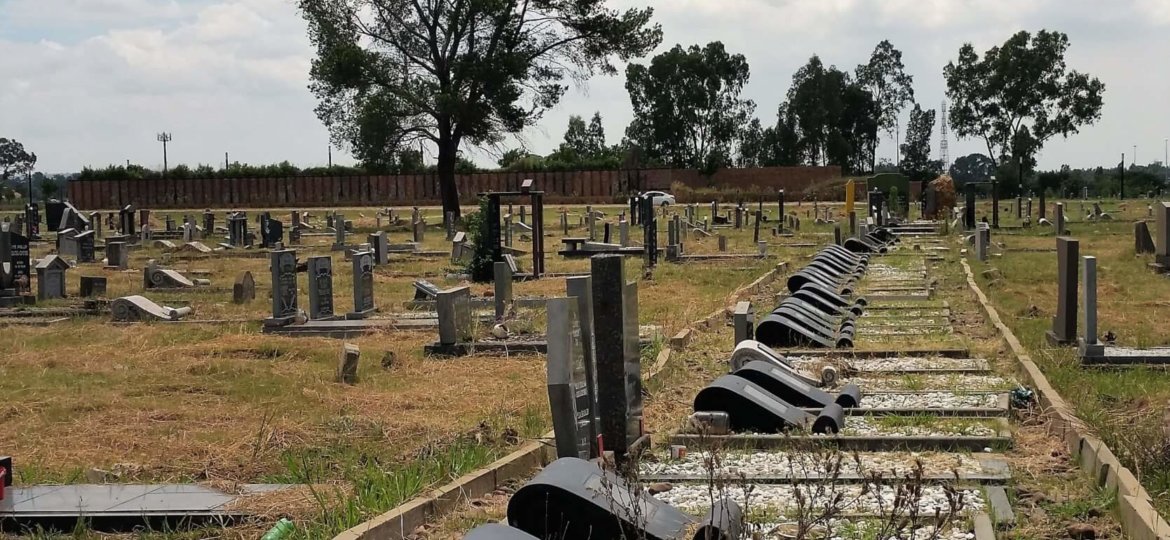 Sharpeville_Massacre_Graves,_Phelindaba_Cemetery,_Sharpeville,_Vereeniging,_South_Africa